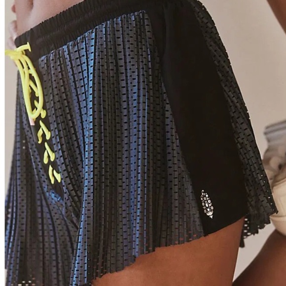 Free People Movement - Playoff Shorts Size Large - Picture 12 of 16